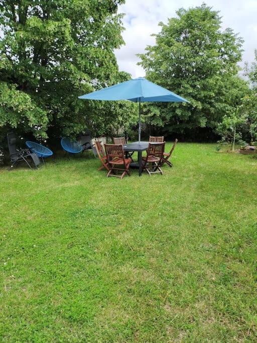 Maison Tout Confort Avec Piscine Saint-Benoit-du-Sault Exteriör bild